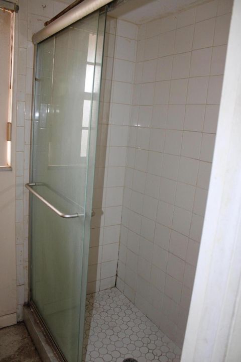 For Sale: $90,000 (1 beds, 1 baths, 660 Square Feet)