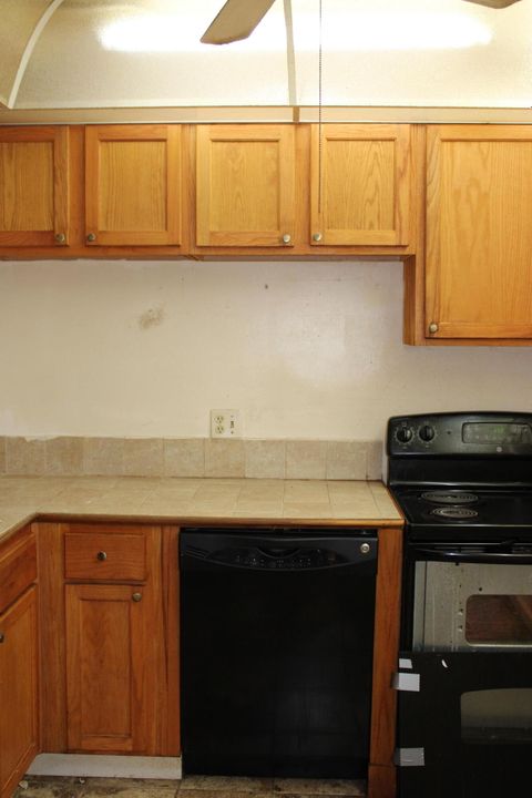 For Sale: $90,000 (1 beds, 1 baths, 660 Square Feet)
