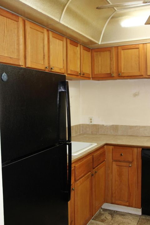 For Sale: $90,000 (1 beds, 1 baths, 660 Square Feet)