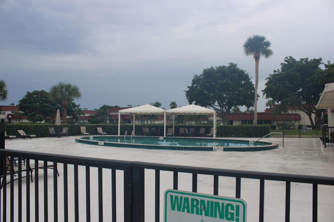 For Sale: $90,000 (1 beds, 1 baths, 660 Square Feet)