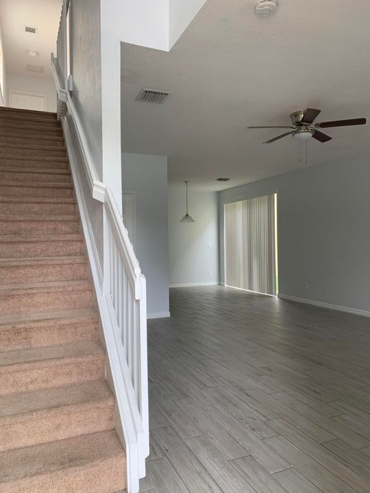 Active With Contract: $2,075 (3 beds, 2 baths, 1582 Square Feet)