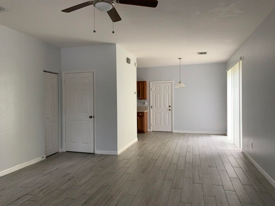 Active With Contract: $2,075 (3 beds, 2 baths, 1582 Square Feet)