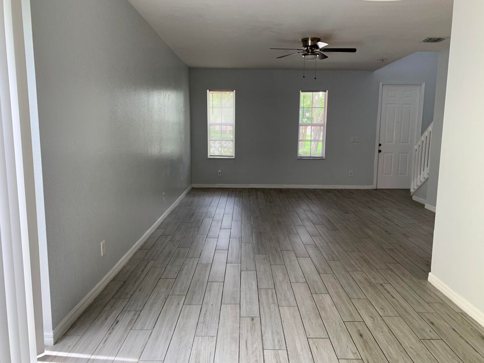 Active With Contract: $2,075 (3 beds, 2 baths, 1582 Square Feet)