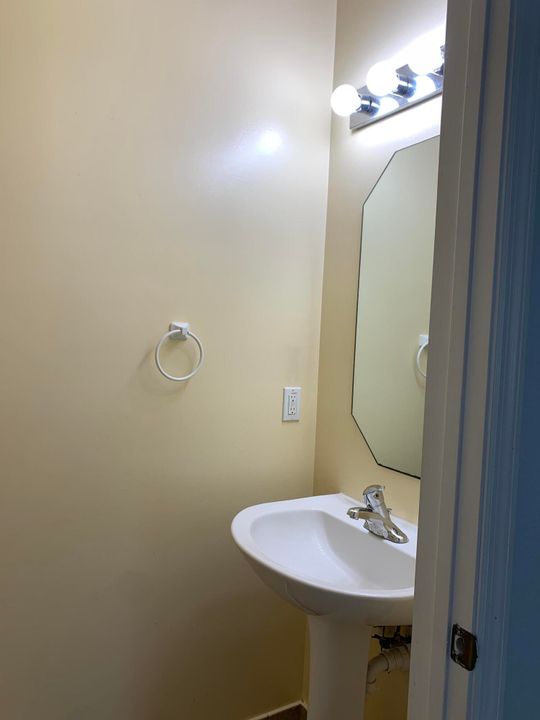 Active With Contract: $2,075 (3 beds, 2 baths, 1582 Square Feet)