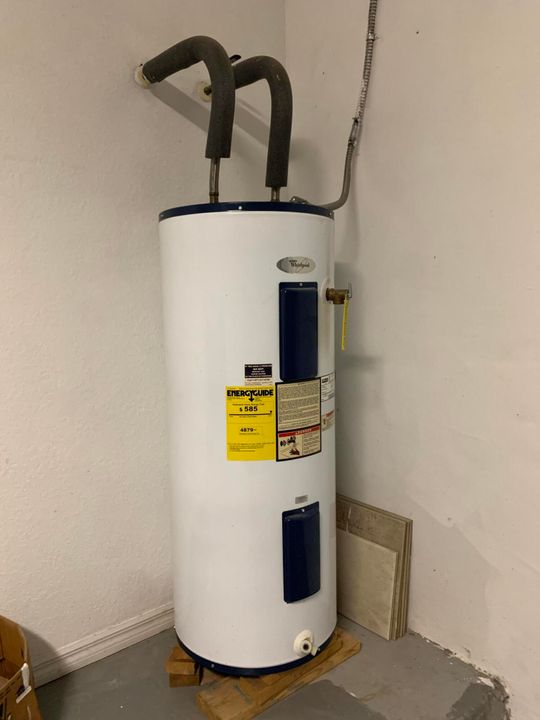 Active With Contract: $2,075 (3 beds, 2 baths, 1582 Square Feet)