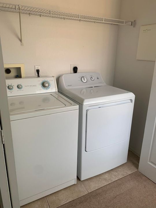 Active With Contract: $2,075 (3 beds, 2 baths, 1582 Square Feet)