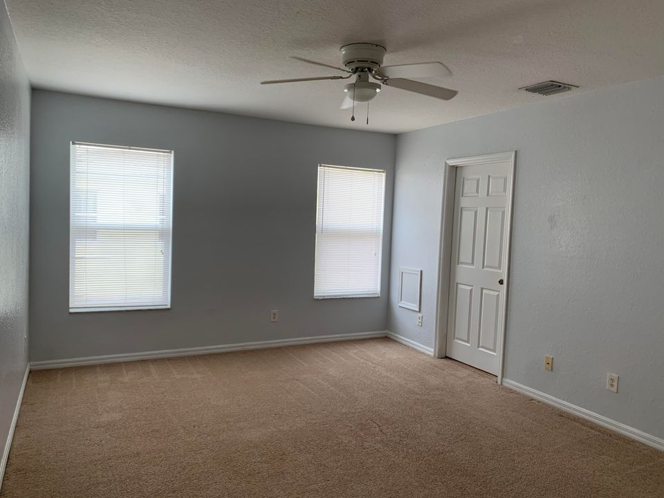 Active With Contract: $2,075 (3 beds, 2 baths, 1582 Square Feet)