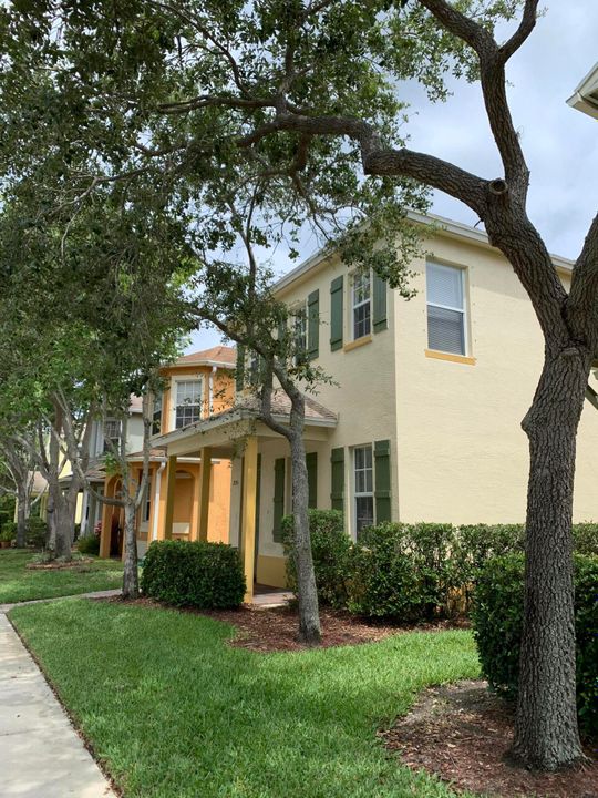 Active With Contract: $2,075 (3 beds, 2 baths, 1582 Square Feet)