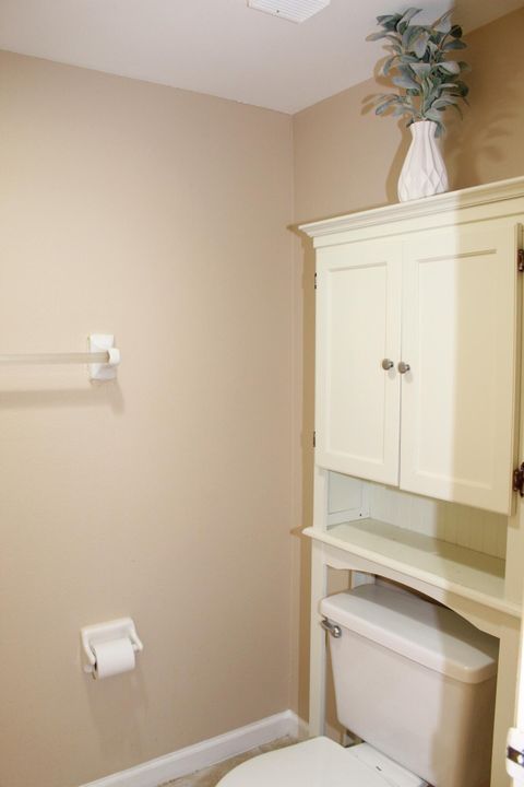 Active With Contract: $159,900 (2 beds, 2 baths, 782 Square Feet)