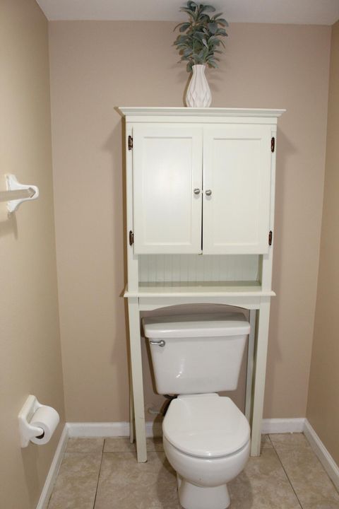 Active With Contract: $159,900 (2 beds, 2 baths, 782 Square Feet)