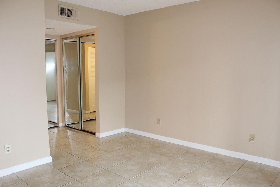 Active With Contract: $159,900 (2 beds, 2 baths, 782 Square Feet)
