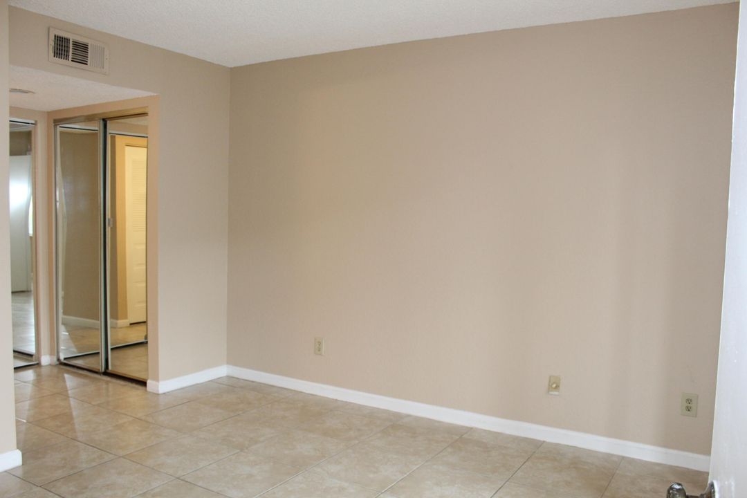 Active With Contract: $159,900 (2 beds, 2 baths, 782 Square Feet)