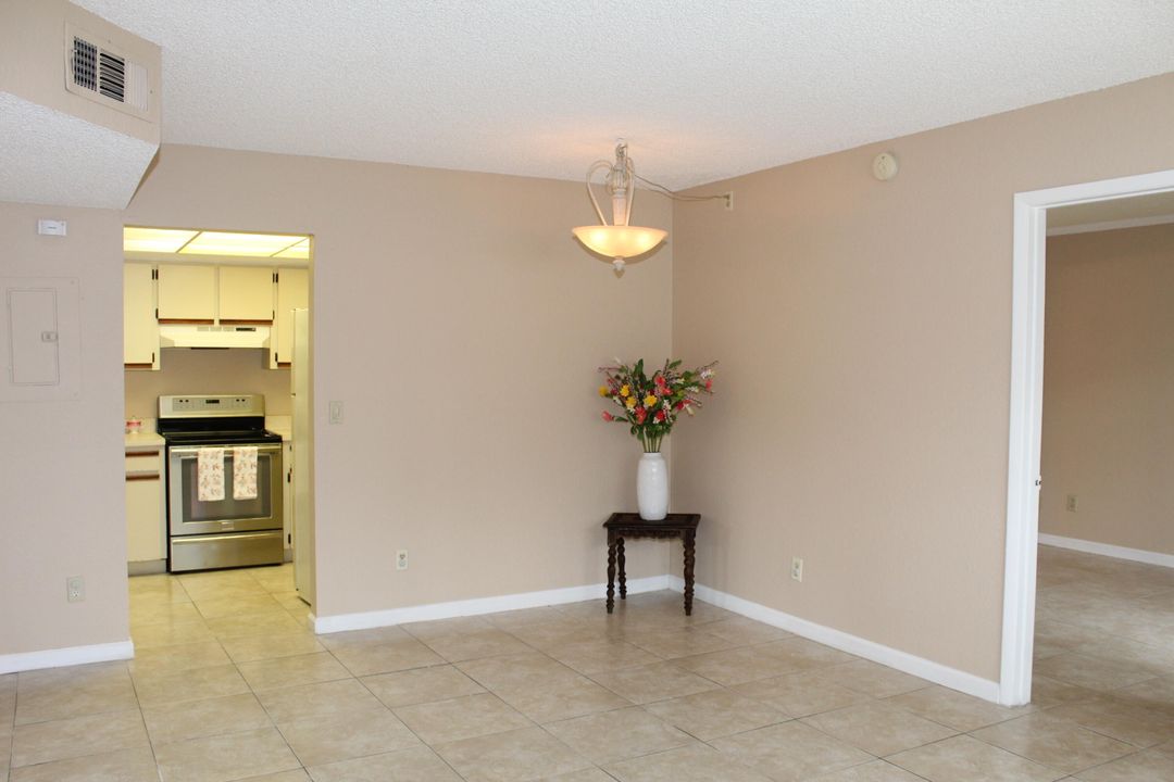 Active With Contract: $159,900 (2 beds, 2 baths, 782 Square Feet)