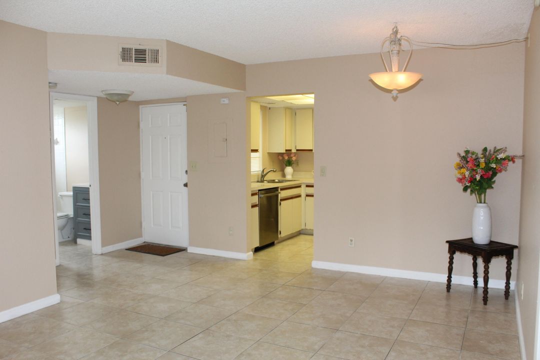 Active With Contract: $159,900 (2 beds, 2 baths, 782 Square Feet)