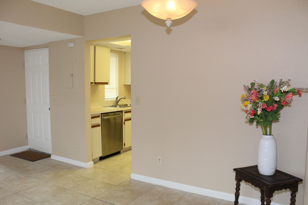 Active With Contract: $159,900 (2 beds, 2 baths, 782 Square Feet)