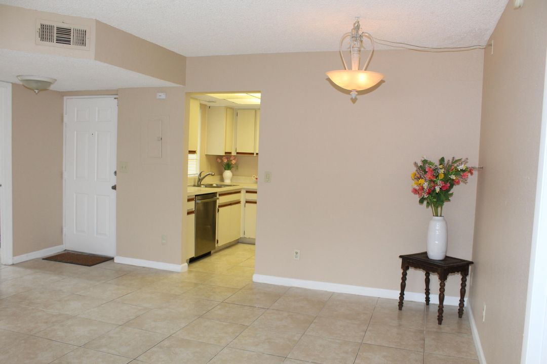 Active With Contract: $159,900 (2 beds, 2 baths, 782 Square Feet)