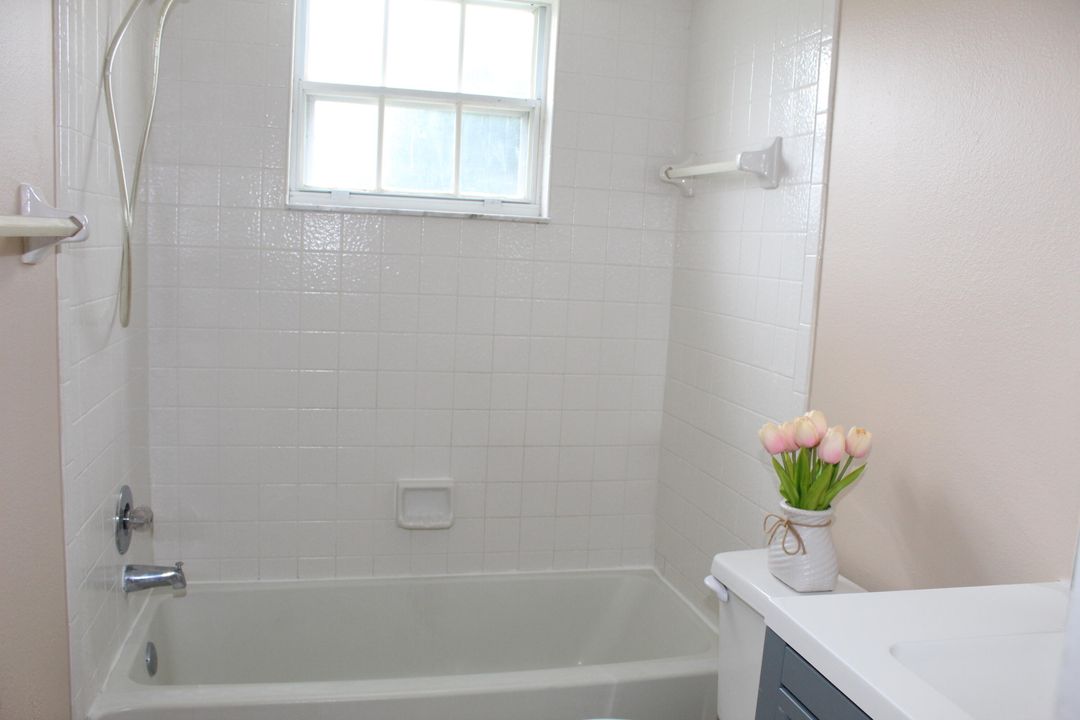 Active With Contract: $159,900 (2 beds, 2 baths, 782 Square Feet)