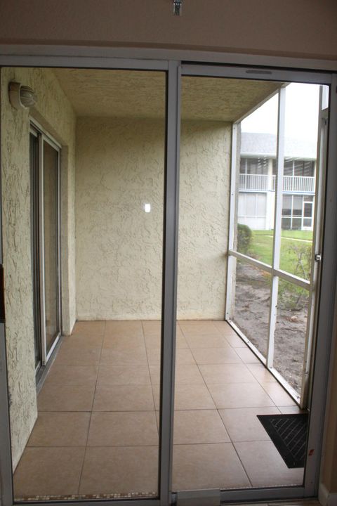 Active With Contract: $159,900 (2 beds, 2 baths, 782 Square Feet)