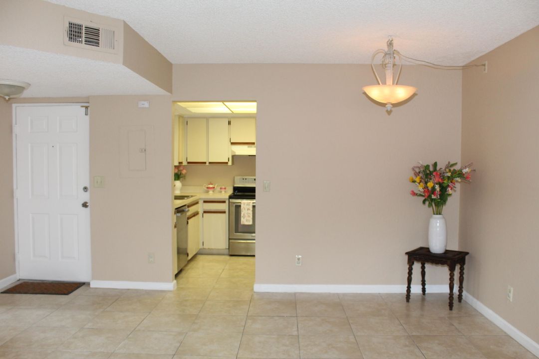 Active With Contract: $159,900 (2 beds, 2 baths, 782 Square Feet)