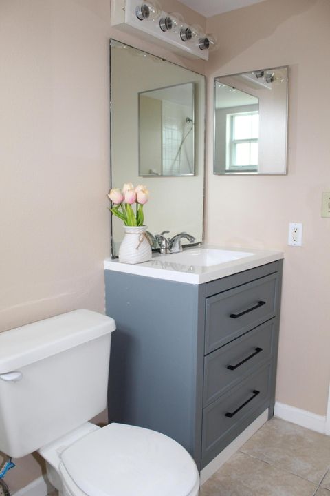 Active With Contract: $159,900 (2 beds, 2 baths, 782 Square Feet)