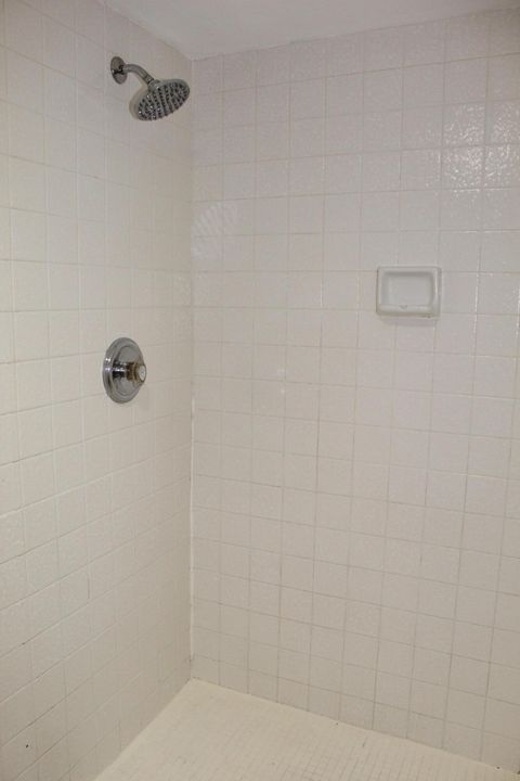 Active With Contract: $159,900 (2 beds, 2 baths, 782 Square Feet)