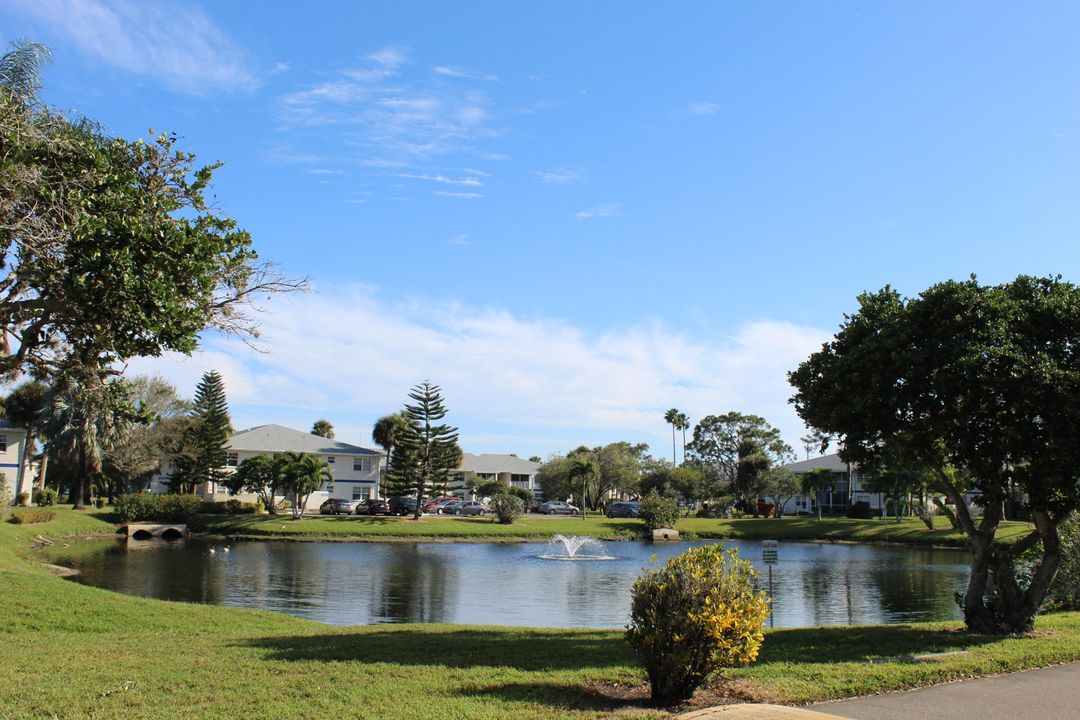 Active With Contract: $159,900 (2 beds, 2 baths, 782 Square Feet)