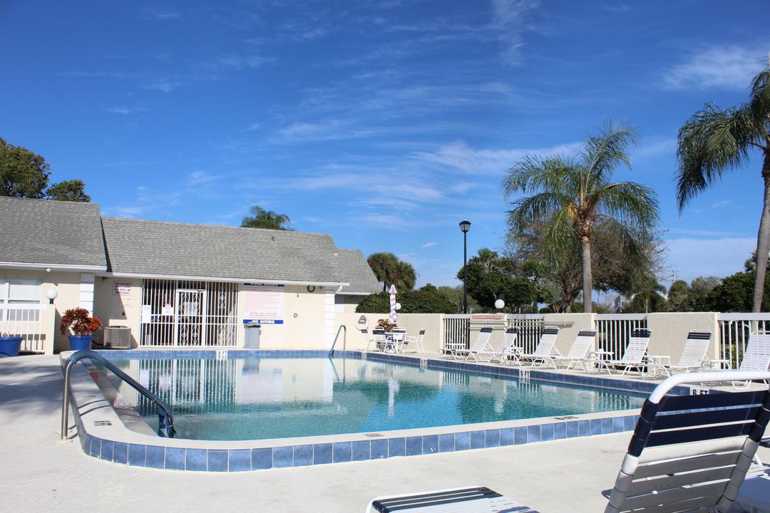 Active With Contract: $159,900 (2 beds, 2 baths, 782 Square Feet)