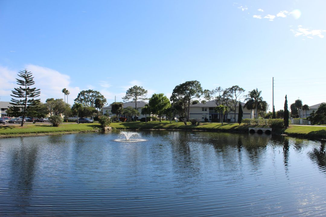 Active With Contract: $159,900 (2 beds, 2 baths, 782 Square Feet)