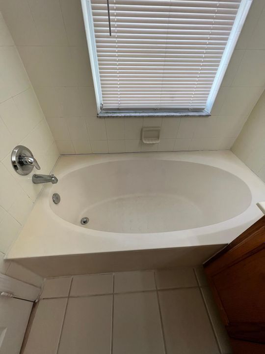 Active With Contract: $2,075 (3 beds, 2 baths, 1582 Square Feet)