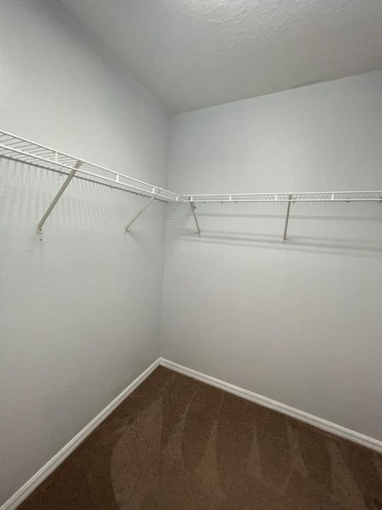 Active With Contract: $2,075 (3 beds, 2 baths, 1582 Square Feet)