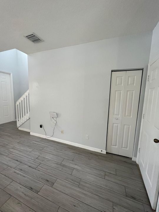 Active With Contract: $2,075 (3 beds, 2 baths, 1582 Square Feet)