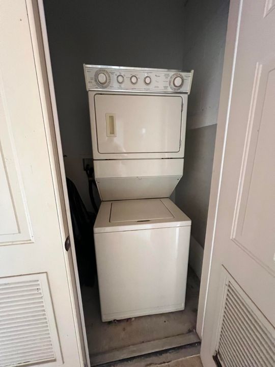 出租: $1,150 (1 贝兹, 1 浴室, 400 平方英尺)