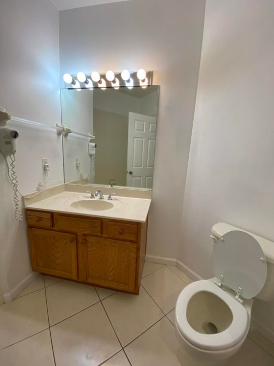 出租: $1,150 (1 贝兹, 1 浴室, 400 平方英尺)