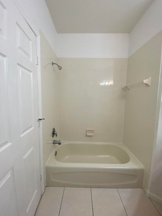 出租: $1,150 (1 贝兹, 1 浴室, 400 平方英尺)