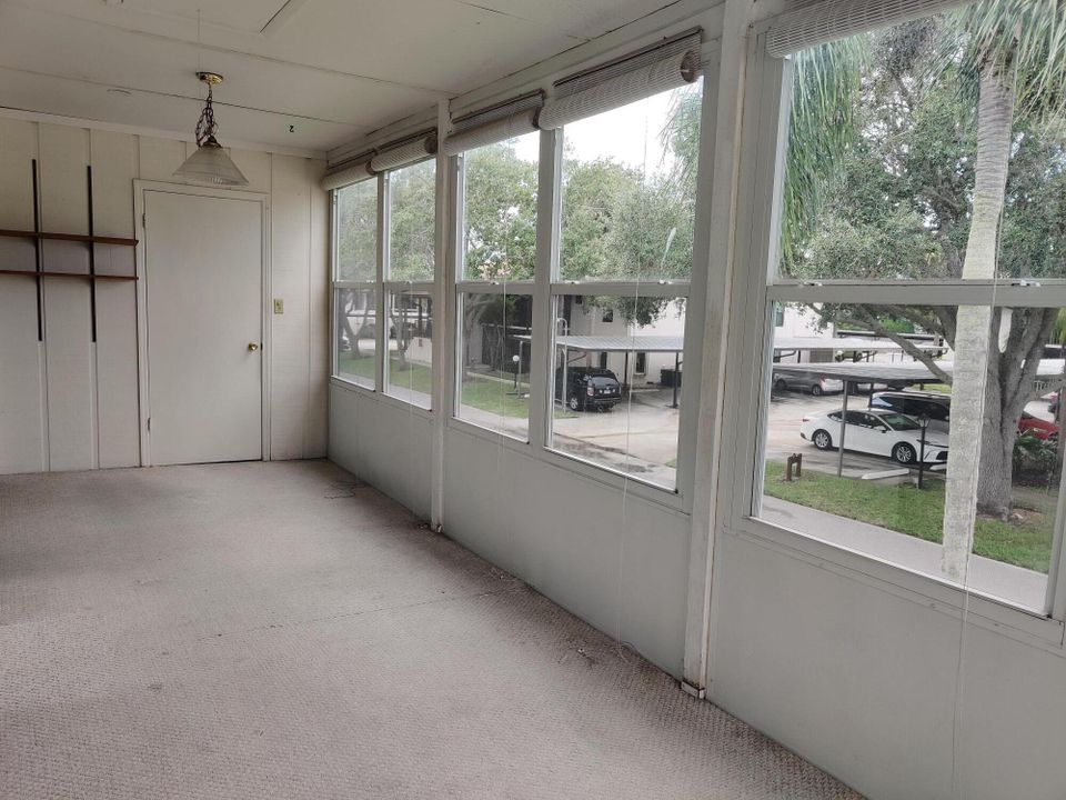 For Sale: $164,000 (2 beds, 2 baths, 1084 Square Feet)