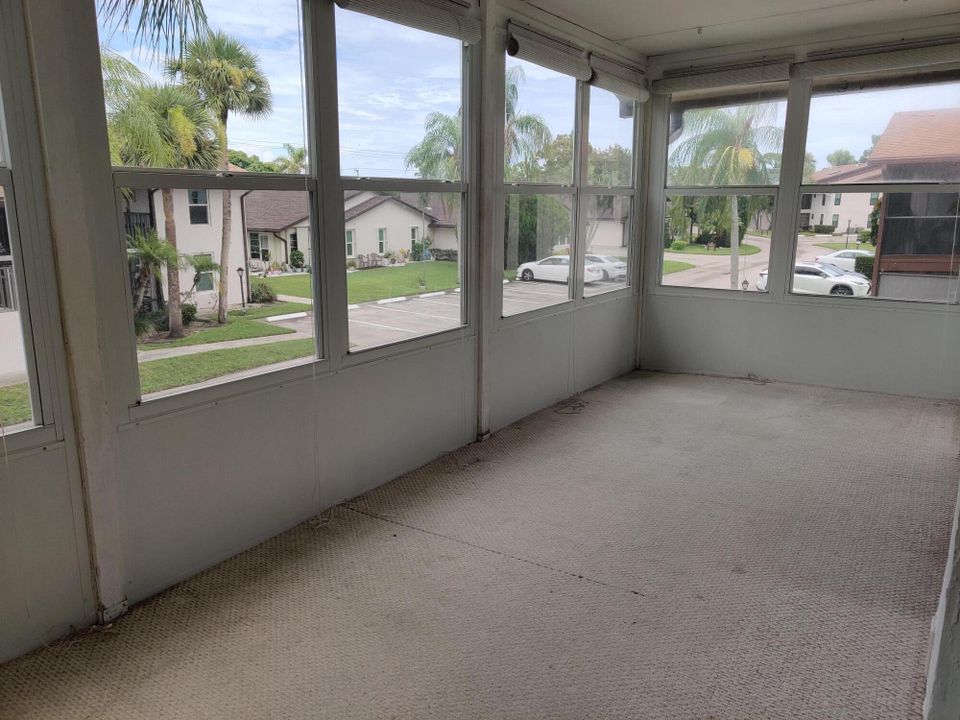 For Sale: $164,000 (2 beds, 2 baths, 1084 Square Feet)