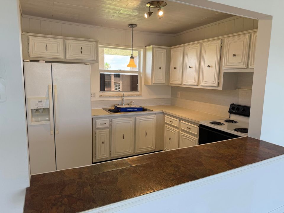 Activo con contrato: $49,900 (1 camas, 1 baños, 794 Pies cuadrados)