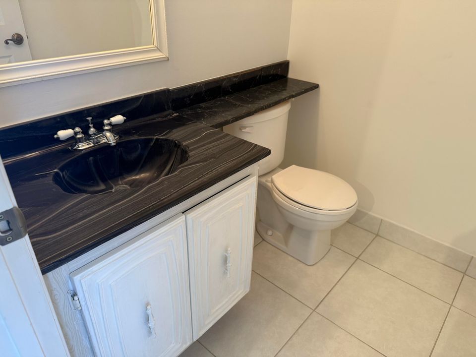 Activo con contrato: $49,900 (1 camas, 1 baños, 794 Pies cuadrados)