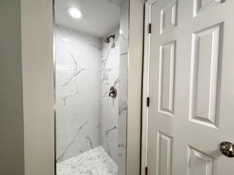 Activo con contrato: $499,000 (3 camas, 3 baños, 2443 Pies cuadrados)