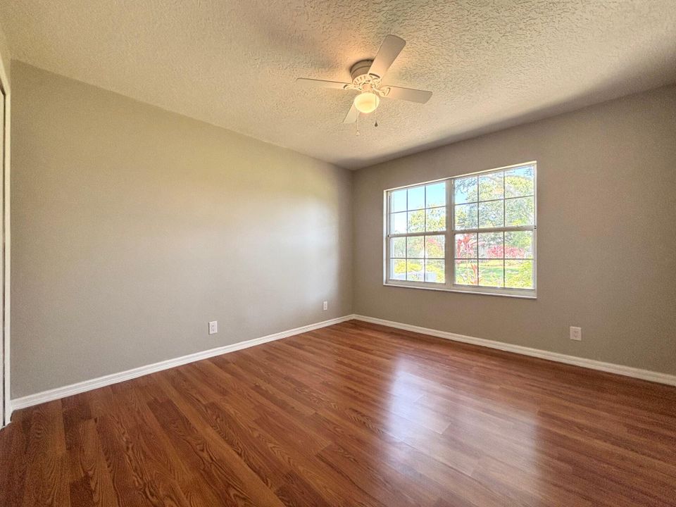 Activo con contrato: $499,000 (3 camas, 3 baños, 2443 Pies cuadrados)