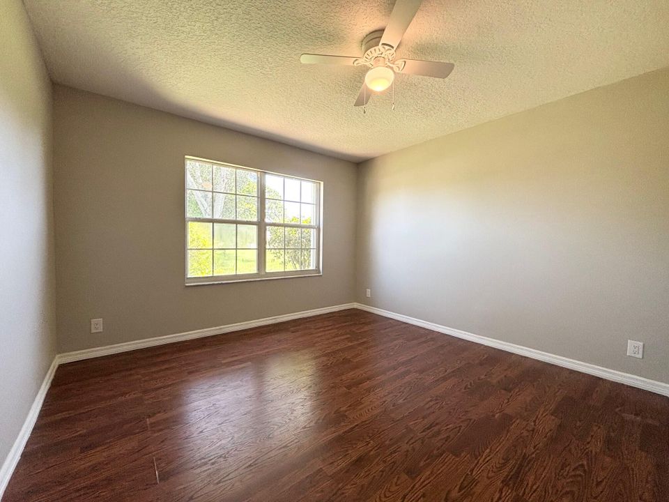 Activo con contrato: $499,000 (3 camas, 3 baños, 2443 Pies cuadrados)