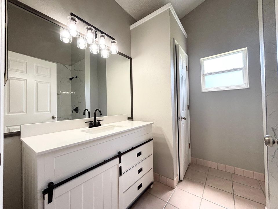 Activo con contrato: $499,000 (3 camas, 3 baños, 2443 Pies cuadrados)