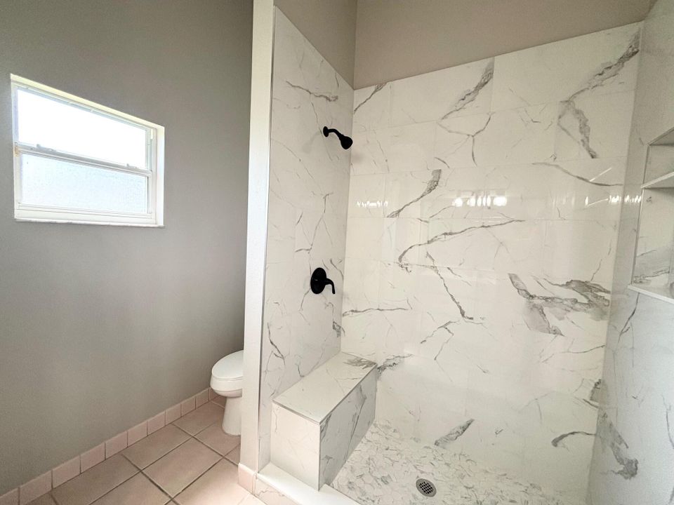 Activo con contrato: $499,000 (3 camas, 3 baños, 2443 Pies cuadrados)