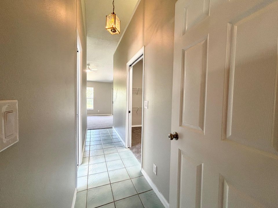 Activo con contrato: $499,000 (3 camas, 3 baños, 2443 Pies cuadrados)