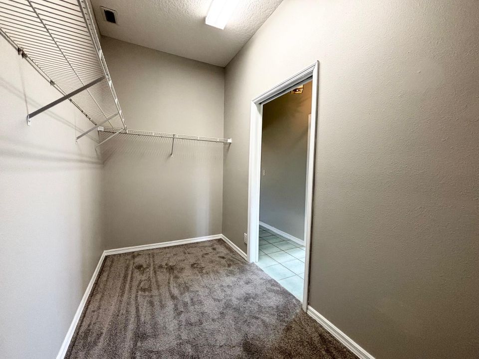 Activo con contrato: $499,000 (3 camas, 3 baños, 2443 Pies cuadrados)