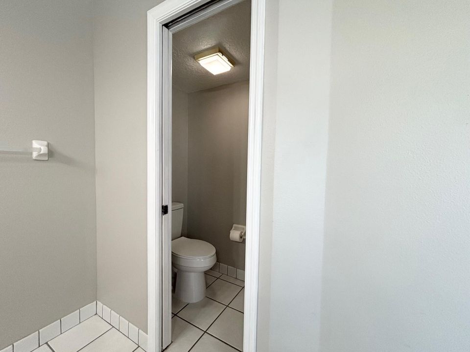 Activo con contrato: $499,000 (3 camas, 3 baños, 2443 Pies cuadrados)