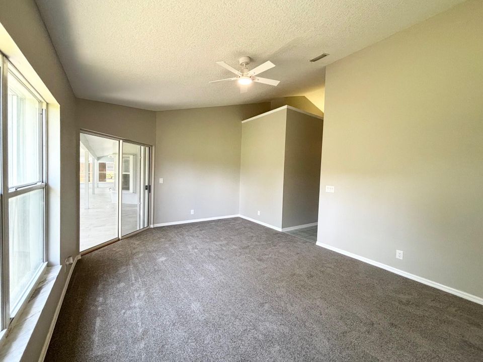 Activo con contrato: $499,000 (3 camas, 3 baños, 2443 Pies cuadrados)