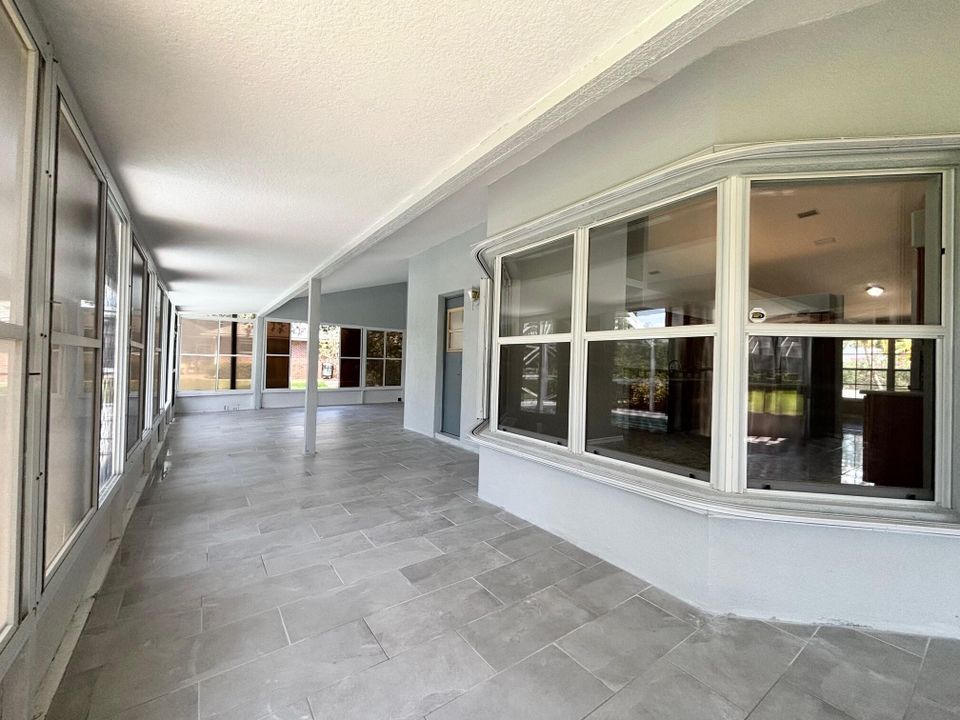 Activo con contrato: $499,000 (3 camas, 3 baños, 2443 Pies cuadrados)