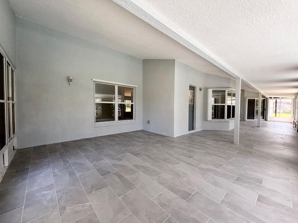 Activo con contrato: $499,000 (3 camas, 3 baños, 2443 Pies cuadrados)