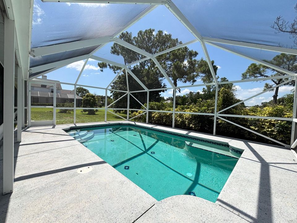 Activo con contrato: $499,000 (3 camas, 3 baños, 2443 Pies cuadrados)